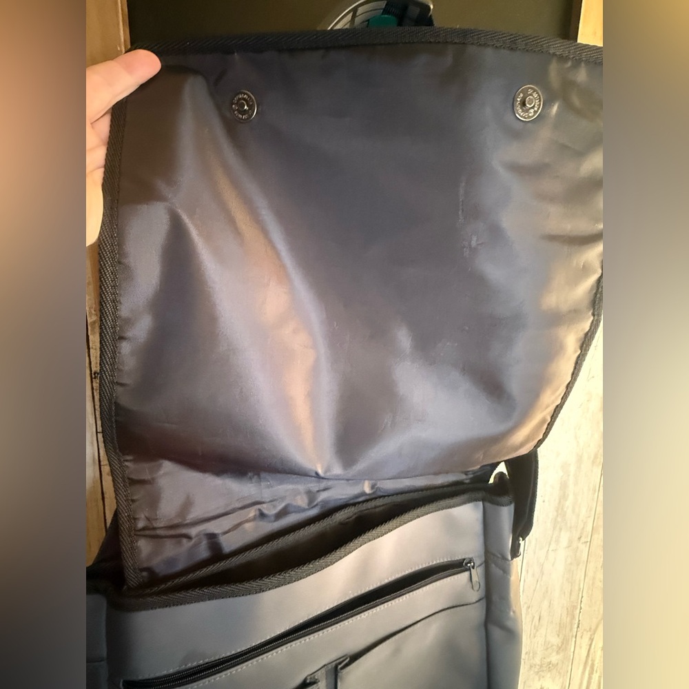 The Metropolitan Museum of Art Messenger Bag Gray Renaissance M Dot - Picture 4 of 9